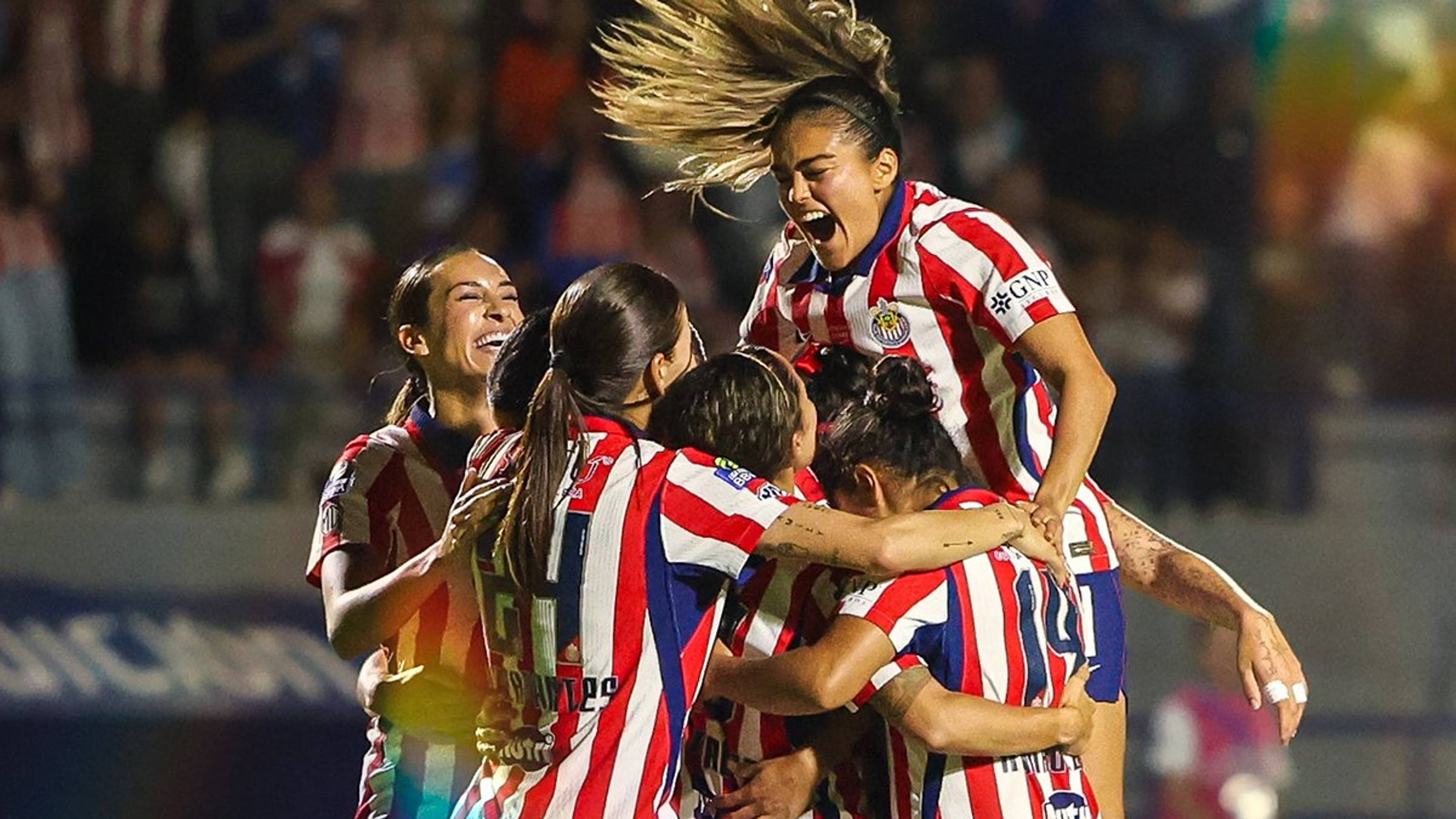 Chivas derrota 1-0 a Cruz Azul Femenil con gol tempranero de Denise Castro