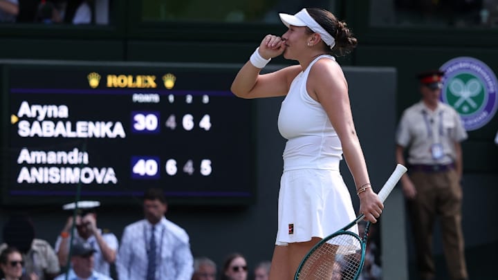Amanda Anisimova vuelve a mostrar superioridad ante Aryna Sabalenka, número uno del mundo, y se inscribe en la final de Wimbledon. La estadounidense tiene un récord de 6-3 sobre la bielorrusa. Amanda Anisimova vuelve a mostrar superioridad ante Aryna Sabalenka, número uno del mundo, y se inscribe en la final de Wimbledon. La estadounidense tiene un récord de 6-3 sobre la bielorrusa.