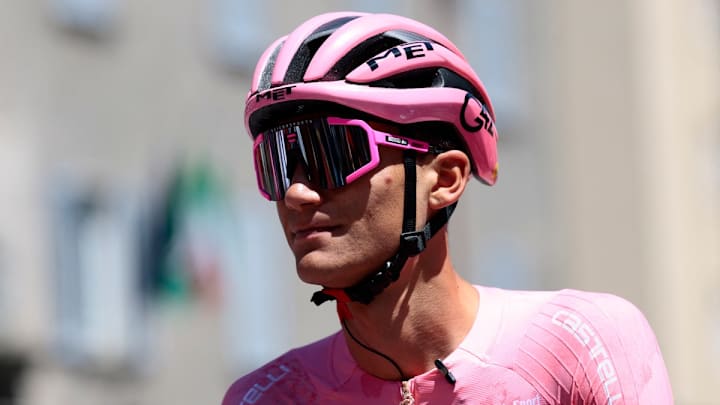 El ciclista mexicano Isaac del Toro, líder del Giro de Italia.