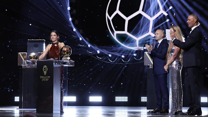 Aitana Bonmatí conquistó su tercer Balón de Oro al hilo. La estrella catalana se consagró como una de las más grandes futbolistas.