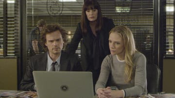 "Spectator Slowing" -- The BAU team investigates a series of seemingly random fatal explosions throughout Kentucky and Tennessee, on CRIMINAL MINDS, Wednesday, Jan. 15 (9:00-10:00 PM, ET/PT) on the CBS Television Network. Pictured (L-R): Matthew Gray Gubler as Dr. Spencer Reid, Paget Brewster as Emily Prentiss, and A.J. Cook as Jennifer "JJ" Jareau Photo: Screen Grab/CBS ©2019 CBS Broadcasting Inc. All Rights Reserved.
