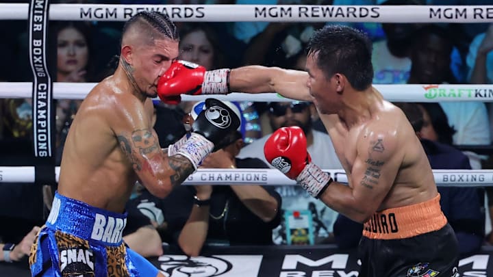 Manny Pacquiao dio una asombrosa exhibición frente al campeón Mario Barrios, que retuvo su título gracias a un empate en 12 asaltos  frente al filipino.