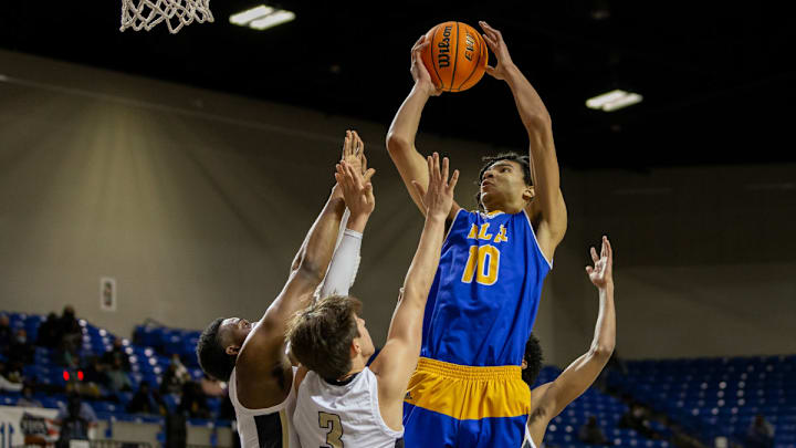 Kel'el Ware starred for North Little Rock High School in Arkansas before playing for the Oregon Ducks and Indiana Hoosiers in college.