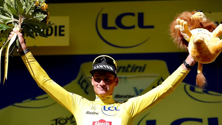 Mathieu van der Poel arrebató el maillot amarillo al esloveno Tadej Pogacar, luego de la sexta etapa del Tour de Francia, ganada por Ben Healy, de Irlanda. El neerlandés lidera por un segundo la competencia.