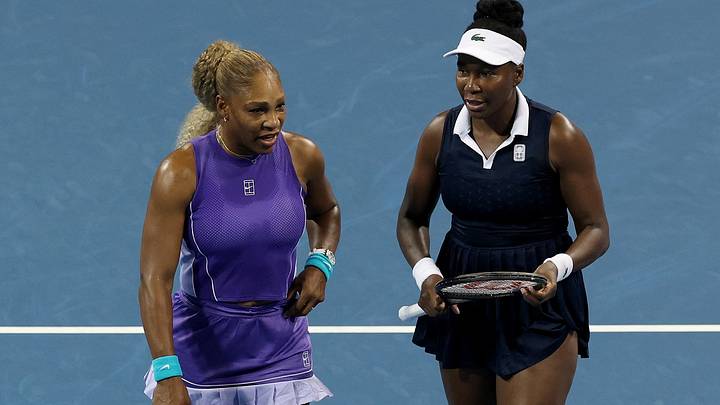 Las hermanas Williams volvieron a compartir la cancha en una noche llena de ovaciones en Cincinnati.