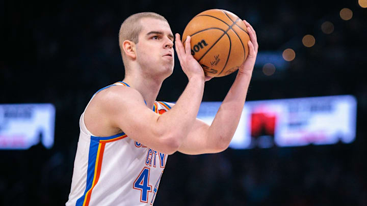 Nikola Topic, de Oklahoma City Thunder, lanza un tiro imborrable en su debut en la NBA tras superar un cáncer.
