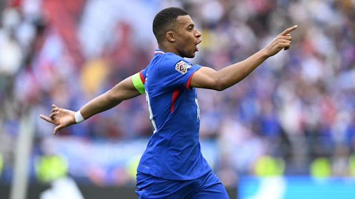 Kylian Mbappé maquilla el fracaso de la Francia de Deschamps con un gol y una asistencia (2-0) para que los galos se queden con el tercer lugar de la Liga de de Naciones; Alemania, fuera del podio. Kylian Mbappé maquilla el fracaso de la Francia de Deschamps con un gol y una asistencia (2-0) para que los galos se queden con el tercer lugar de la Liga de de Naciones; Alemania, fuera del podio.