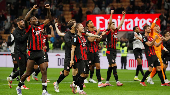 El AC Milan quita el invicto al Nápoles y duerme líder en Italia El AC Milan quita el invicto al Nápoles y duerme líder en Italia