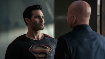Superman & Lois -- “To Live and Die Again” -- Image Number: SML409a_0096r -- Pictured (L-R): Tyler Hoechlin as Superman and Michael Cudlitz as Lex Luthor -- Photo: Colin Bentley/The CW -- © 2024 The CW Network, LLC. All Rights Reserved.