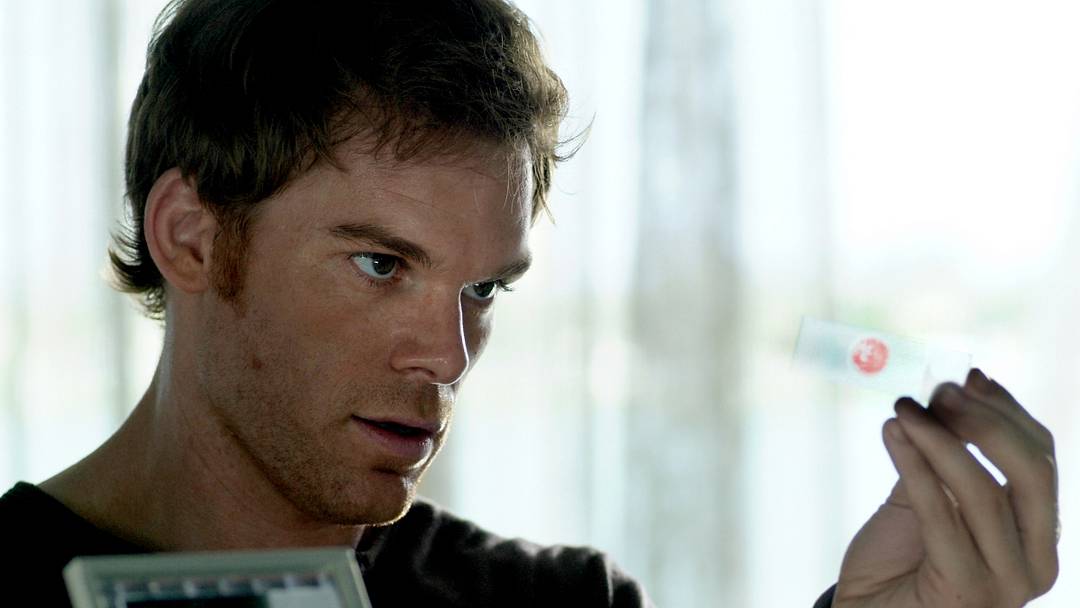 Michael C. Hall as Dexter Morgan in Dexter (Season 1, episode 1) – Photo: Courtesy of Showtime – Photo ID: DEX_101_PLT_0540