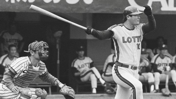 Harimoto sobrevivió, a los cinco años, a la bomba atómica en agosto de 1945. Sumó 3,085 hits, récord en el beisbol profesional japonés. Harimoto sobrevivió, a los cinco años, a la bomba atómica en agosto de 1945. Sumó 3,085 hits, récord en el beisbol profesional japonés.