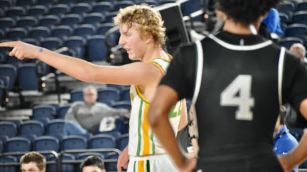 Jackson Woodard and Richland pointed the way to the Class 4A quarterfinals with a win over Emerald Ridge on Wednesday.