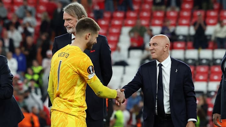 Daniel Levy renuncia sorpresivamente a la presidencia del Tottenham. Apenas en mayo celebraba con el arquero Guglielmo Vicario el triunfo de la Europa League, en San Mamés.
