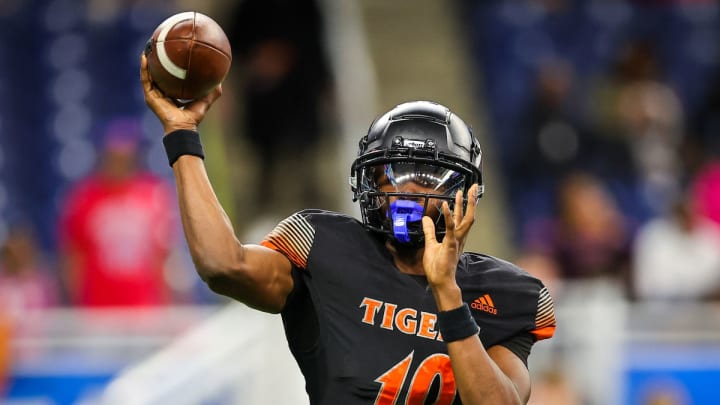 Belleville (Michigan) quarterback Bryce Underwood is the No. 1-ranked Class of 2025 prospect in the nation. The Tigers moved into the SBLive/SI national rankings this week at No. 23