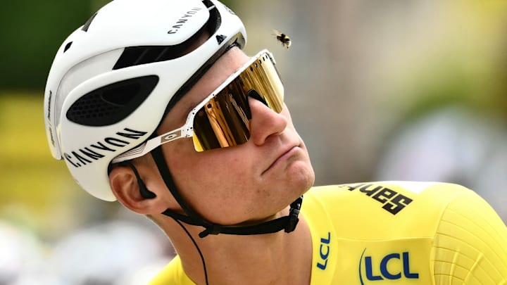 Tadej Pogacar dejó sensaciones preocupantes en los aficionados al Tour de Francia; se mostró cansado o aburrido durante su cuarta victoria. Tadej Pogacar dejó sensaciones preocupantes en los aficionados al Tour de Francia; se mostró cansado o aburrido durante su cuarta victoria.