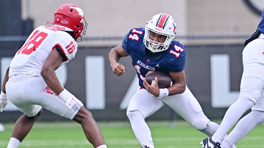 Charles Ross (left) readies for a tackle during North Shore's UIL (Texas) 6A Division I playoff win over Atascocita in Nov. 2023.