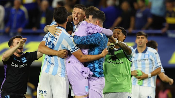 La alegría de los futbolistas del Racing tras eliminar a Boca Juniors y avanzar a la final en Argentina. La alegría de los futbolistas del Racing tras eliminar a Boca Juniors y avanzar a la final en Argentina.