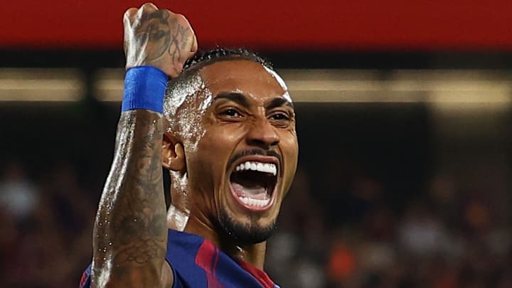 Raphinha, eufórico, tras marcar su doblete. Fermín López y Robeert Lewandoswki, también hicieron par de goles cada uno.