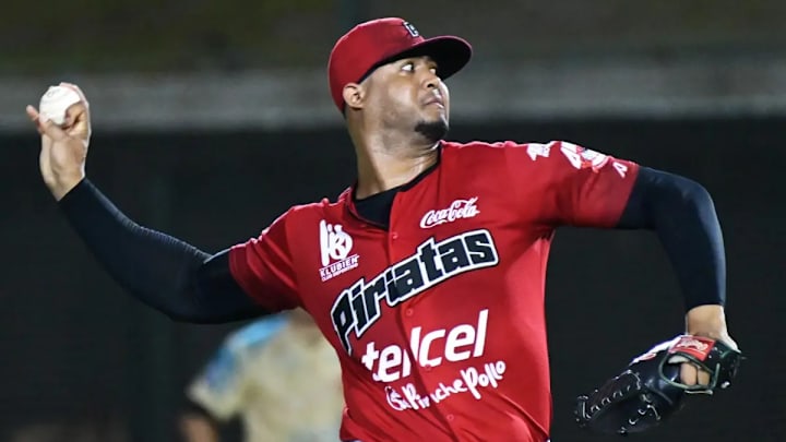 El as de los Piratas de Campeche, Domingo Acevedo, fue firmado por los Rockies de Colorado.