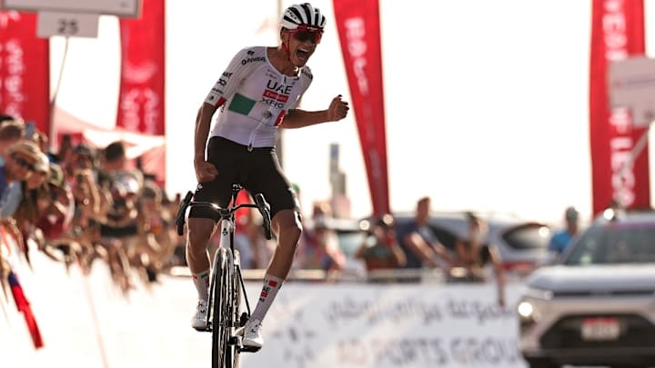 Isaac del Toro celebra.