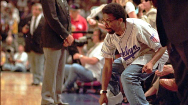 June 2, 1994; New York, NY, USA; FILE PHOTO; Spike Lee reacts to a futile Knick charge late in the