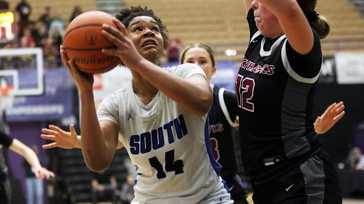 South Medford post Mayen Akpan looks to lead her team to a second Class 6A state title in three years. South Medford post Mayen Akpan looks to lead her team to a second Class 6A state title in three years.
