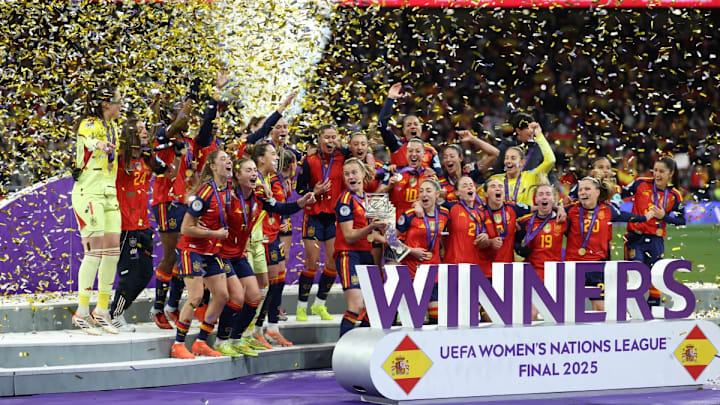 La Selección Femenil de España celebra el título de la Liga de las Naciones. La Selección Femenil de España celebra el título de la Liga de las Naciones.