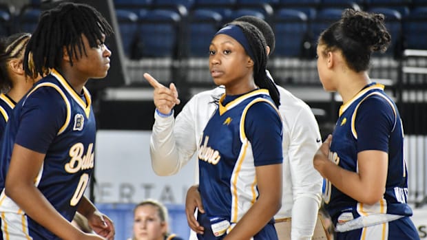 Bellevue girls cruised to a Class 3A girls basketball tournament victory over Meadowdale on Wednesday.