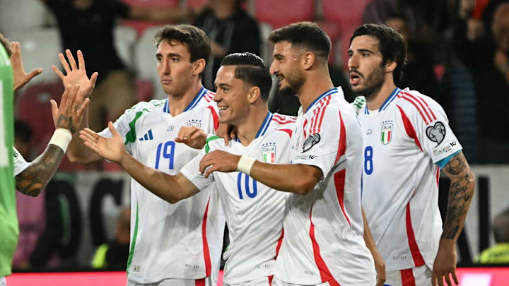 Giacomo Raspadori (10), celebra su gol con Italia. Giacomo Raspadori (10), celebra su gol con Italia.