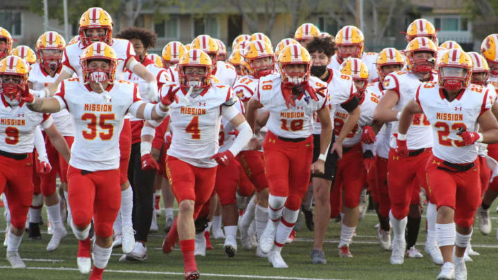 Mission Viejo hosts Santa Margarita on Saturday in a California high school football Southern Section showdown. 