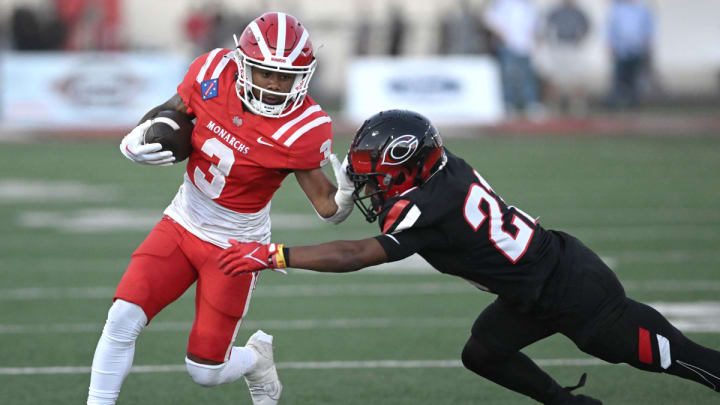 The California high school football season starts with a bang as No. 1 Mater Dei hosts No. 8 Centennial on Thursday in a nationally-ranked showdown. 