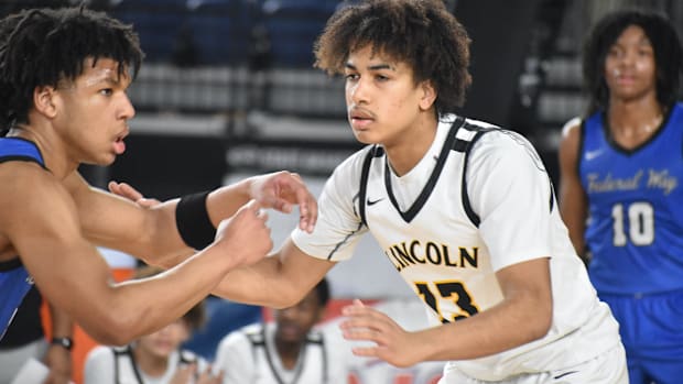 Just like their bi-district encounter, Lincoln held off Federal Way in the final seconds in the Class 3A boys tournament.