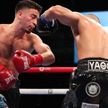 Jose Valenzuela victory over Isaac "Pitbull" Cruz, winning the WBA junior welterweight title