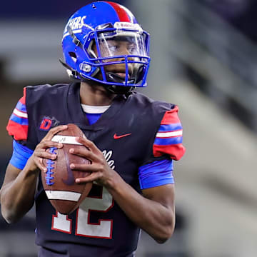 Duncanville quarterback Keelon Russell, an Alabama commit, surveys downfield during the 2022 Texas high school football playoffs.