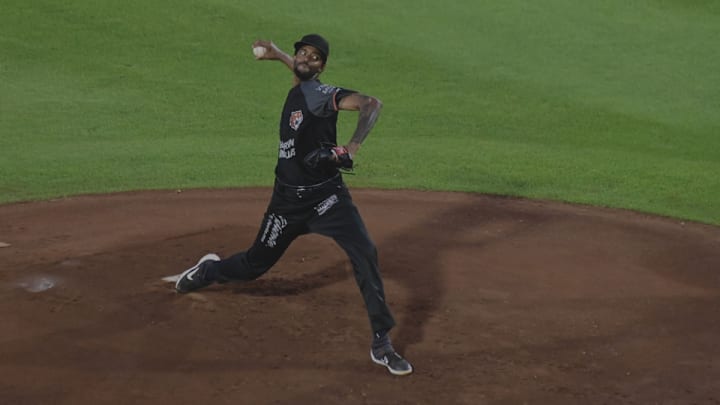 Carl Edwards Jr., pitcher de los Tigres de Quintana Roo, se quedó a un out de lanzar un juego sin hits ni carrera Carl Edwards Jr., pitcher de los Tigres de Quintana Roo, se quedó a un out de lanzar un juego sin hits ni carrera