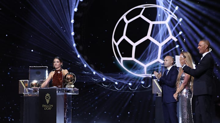 Aitana Bonmatí conquistó el lunes su tercer Balón de Oro al hilo. La estrella catalana se consagra como una de las más grandes futbolistas.