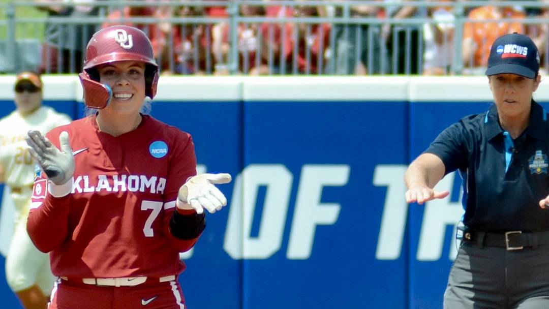 Oklahoma outfielder Kasidi Pickering
