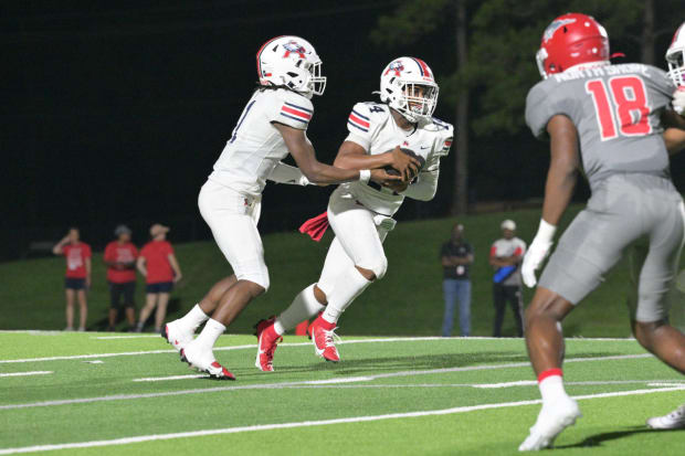 North Shore's Charles Ross (No. 18) readies to make a play against district rival Atasocita in 2023.