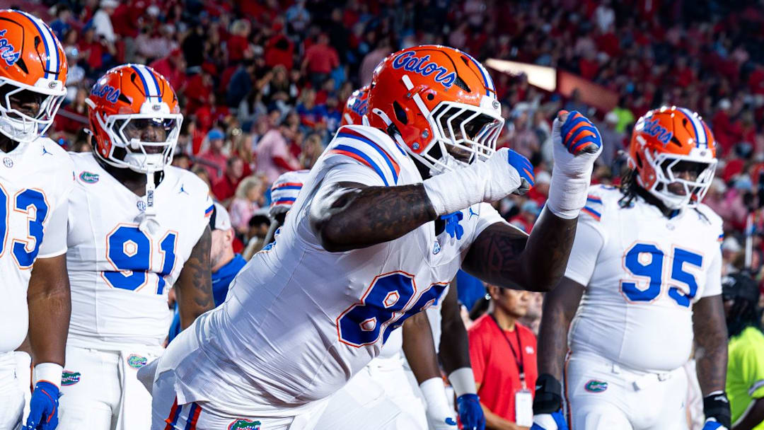 Florida Gators defensive lineman Caleb Banks attempted to play last week against Ole Miss.
