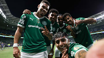 O uruguaio Facundo Torres costuma comemorar seus gols tirando uma selfie