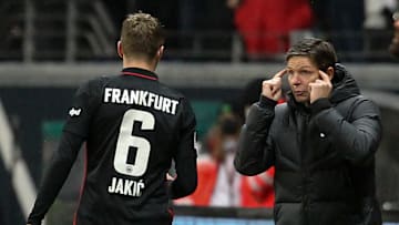 Hat für das Auswärtsspiel in Mönchengladbach fast alle Mann an Bord: Oliver Glasner (r.)