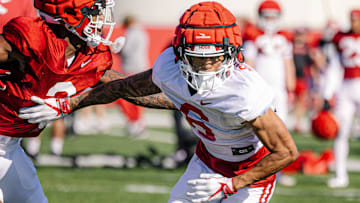 Arkansas Razorbacks wide receiver Raylen Sharpe makes a catching during a spring practice on the outdoor practice fields in Fayetteville, Ark.
