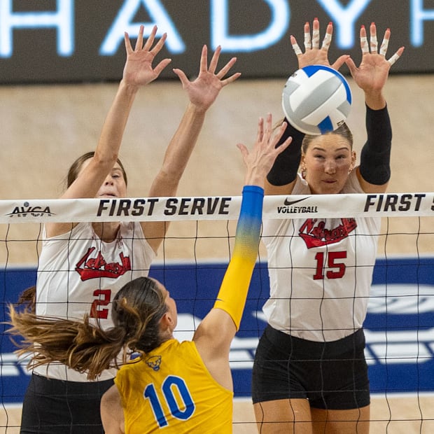 Nebraska middle blocker Andi Jackson blocks an attack from Pitt's Marina Pezelj.