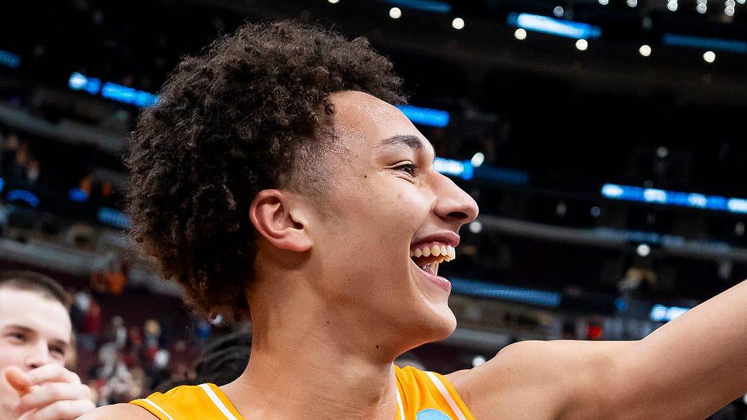 Tennessee forward Nate Ament (10) and his teammates celebrate in front of the Tennessee fan section after Tennessee defeated Iowa State in a NCAA Tournament Sweet 16 game at the United Center in Chicago on March 27, 2026.