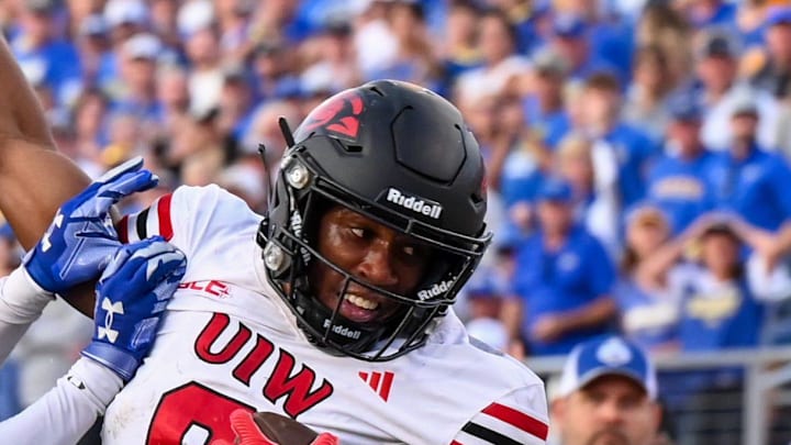 Incarnate Word wide receiver Jalen Walthall catches the ball