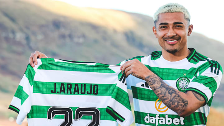 Julián Araujo dejó el Bournemouth tras meses sin jugar y encontró en el Celtic una oportunidad clave para relanzar su carrera y volver al radar de la Selección Mexicana.