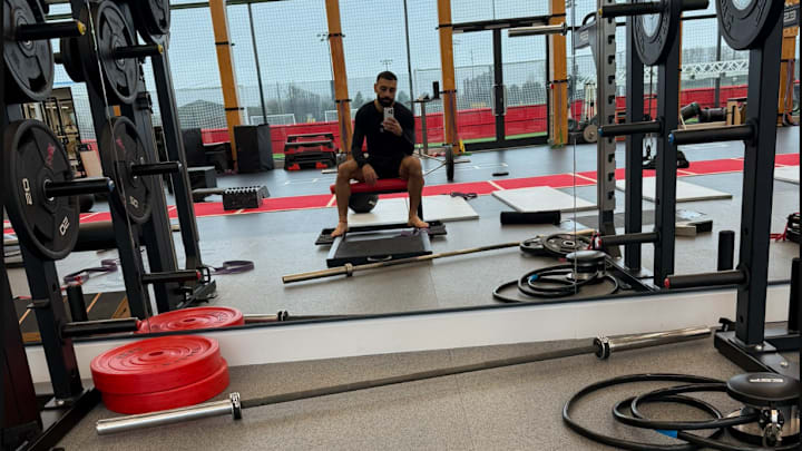 The Liverpool superstar showed off his loneliness in the gym. The Liverpool superstar showed off his loneliness in the gym.
