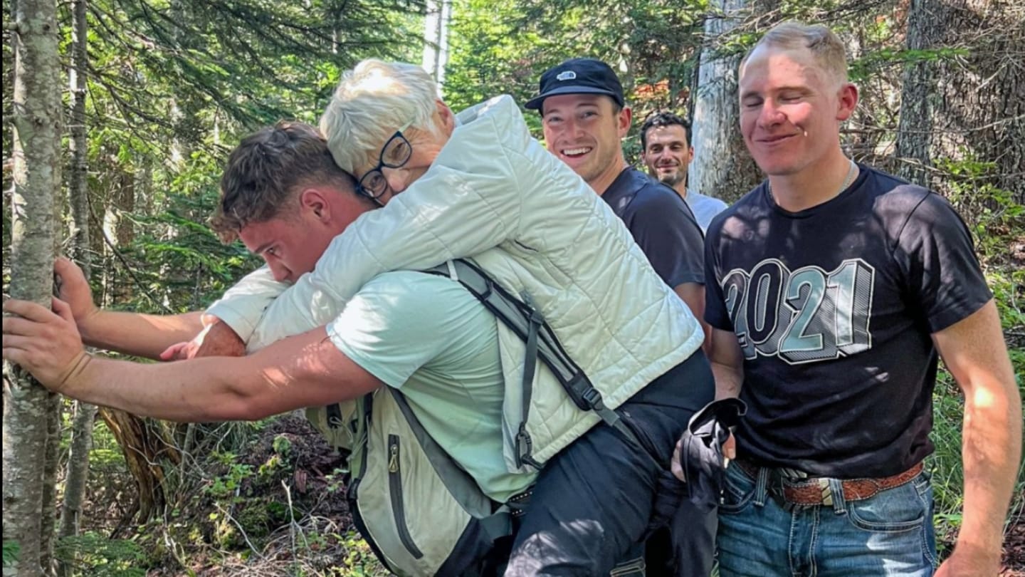 Rescue Teams Aid Injured Hiker on West Coast Trail
