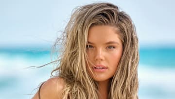 Ellie Thumann was photographed by Yu Tsai in Mexico.