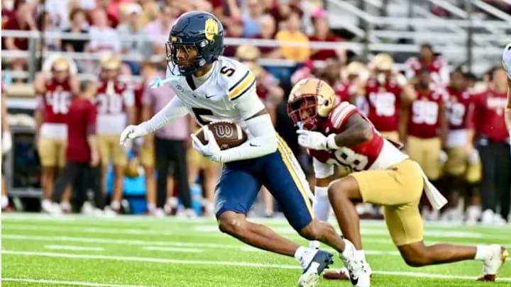 Hezekiah Masses returns his interception against Boston College Hezekiah Masses returns his interception against Boston College